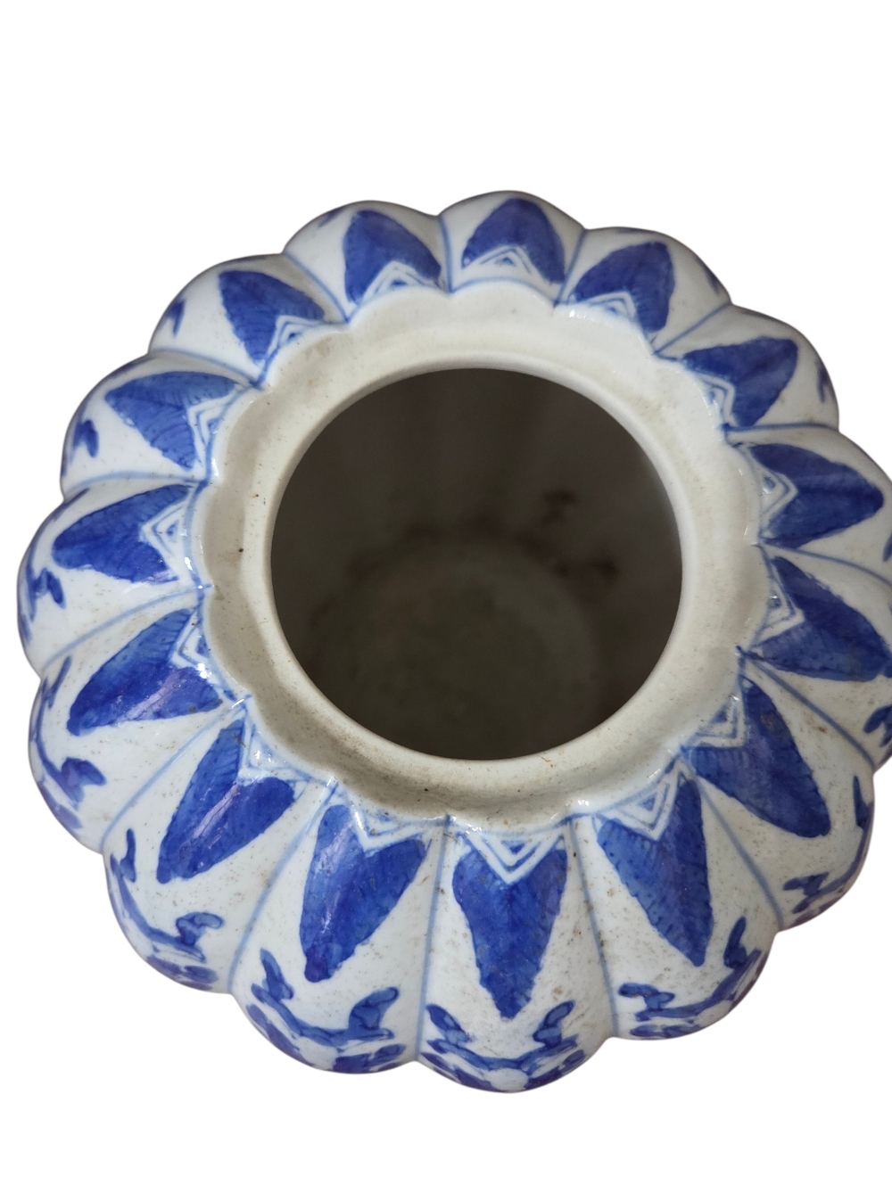 Vintage 8.5” Blue White Chinoiserie Ginger Jar Beetles & Flowers - Picture 5 of 7